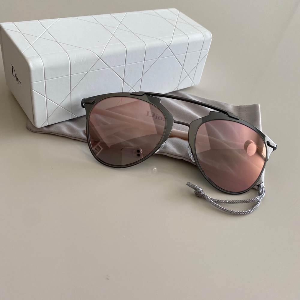 Dior Reflected 
Dark Runthenium Pink Metal